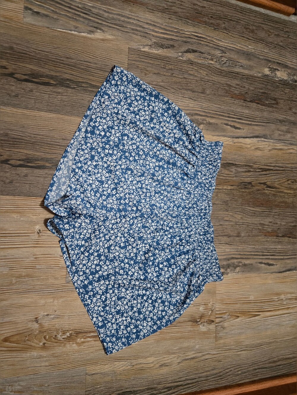 SHEIN Navy Blue White Ditsy Floral Skort